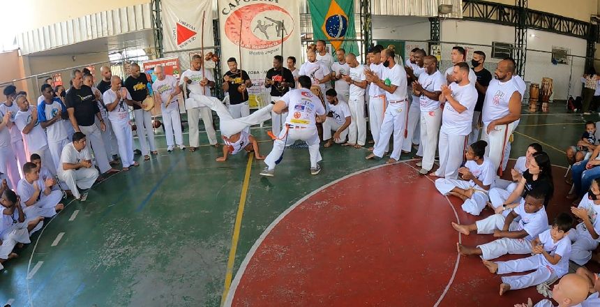Portal de Notícias PJF | Projeto do Edital Quilombagens oferece oficinas gratuitas de capoeira - FUNALFA | 17/4/2024