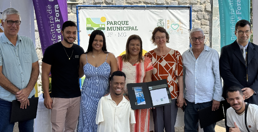 Portal de Notcias PJF | Nadador Gabriel Arajo  homenageado no Parque Municipal com selo pelos Correios | SEL - 2/12/2024