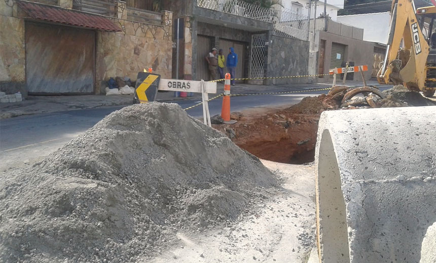 Portal de Notcias PJF | Secretaria de Obras faz manuteno de rede de drenagem no Bairro So Bernardo | SO - 6/6/2019