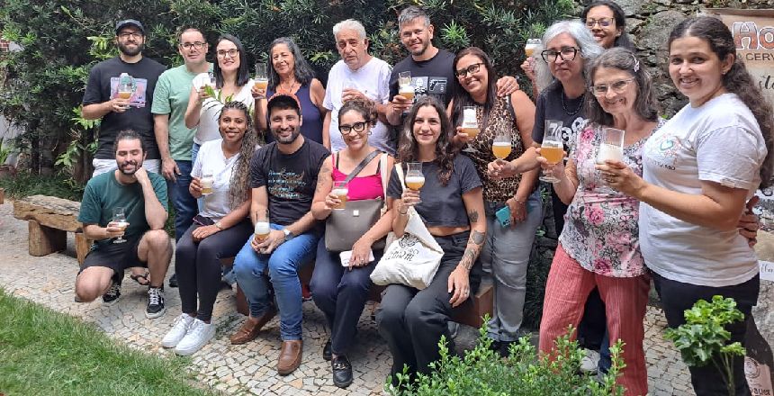 Portal de Notícias PJF | Projeto Caminhando pela História realiza visita guiada na fábrica da cervejaria Hofbauer - SETUR | 15/5/2024