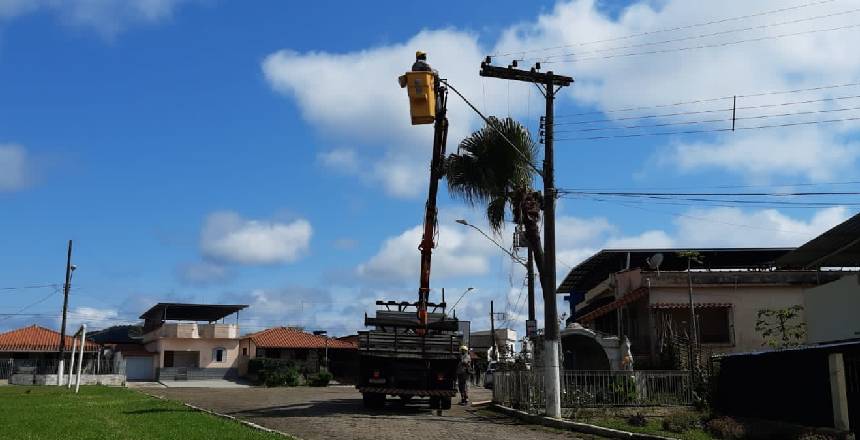 Portal de Notcias PJF | Sistema de iluminao em LED avana para os distritos da Zona Rural | PREFEITURA - 17/2/2022