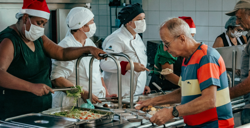 Portal de Notcias PJF | Menu Natalino nos Restaurantes Populares: comida saborosa, nutritiva e de qualidade  direito de todos e todas | SEAPA - 18/12/2024