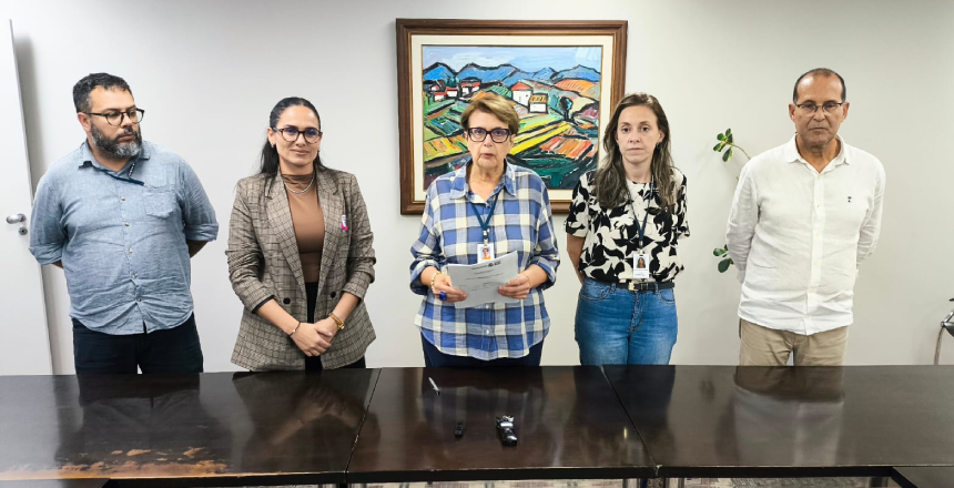 A prefeita Margarida Salomão assinou nesta quinta-feira, 19, o contrato com a empresa Almeida...