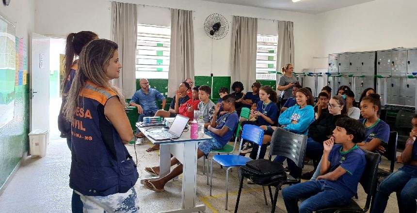 Portal de Notcias PJF | Defesa Civil realiza palestras educativas em escola em Paula Lima | DEFESA CIVIL - 22/3/2024