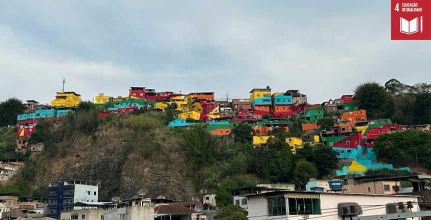 Portal de Notícias PJF | Caminhando pela História explora primeiro painel artístico de casas de Juiz de Fora - SETUR | 24/6/2024