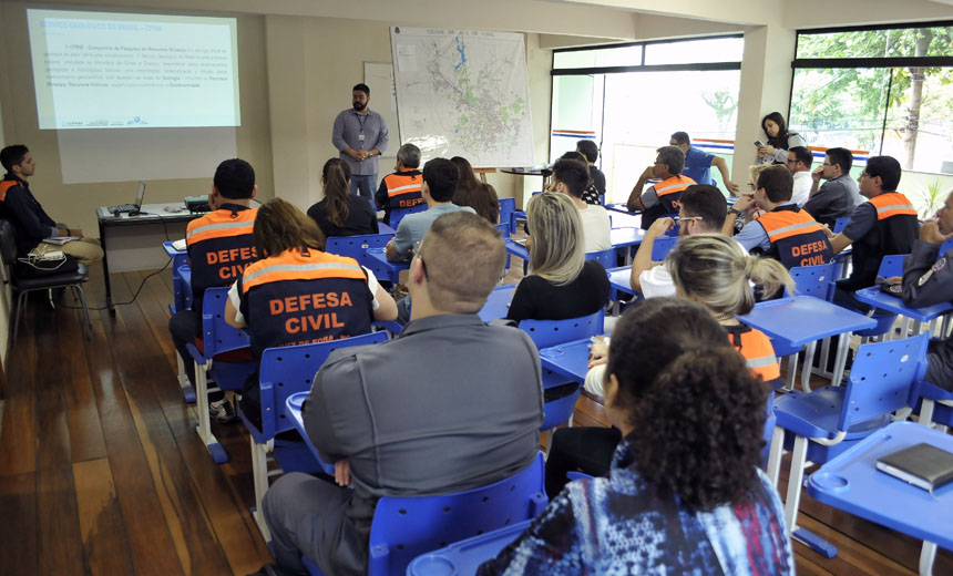 Portal de Notcias PJF | Defesa Civil sedia Curso Bsico de Percepo do Risco Geolgico e Hidrolgico | DEFESA CIVIL - 24/10/2017