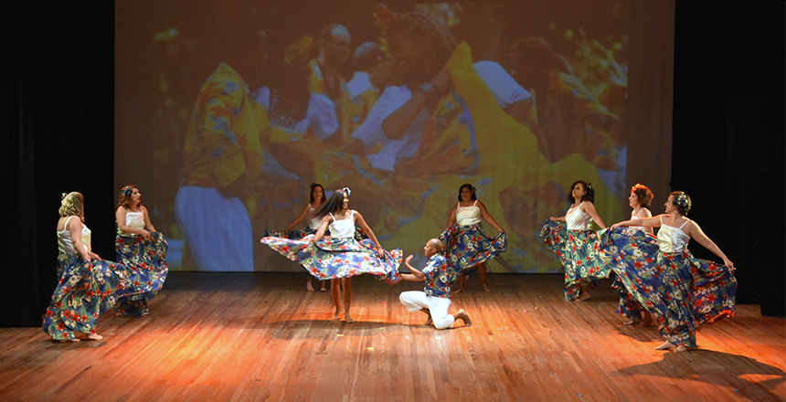 Portal de Notcias PJF | Espetculo com servidores De repente 18 leva emoo e arte ao palco do Teatro Paschoal Carlos Magno | SRH - 26/10/2022