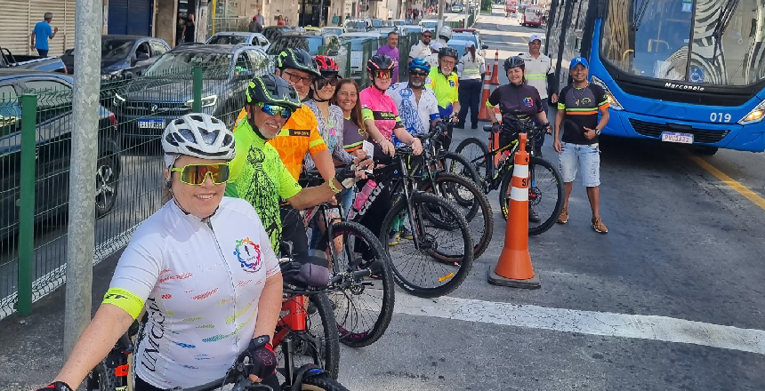 Portal de Notcias PJF | Ciclistas e servidores da PJF se unem em blitz educativa no cruzamento das avenidas Rio Branco e Itamar Franco | SMU - 28/11/2024