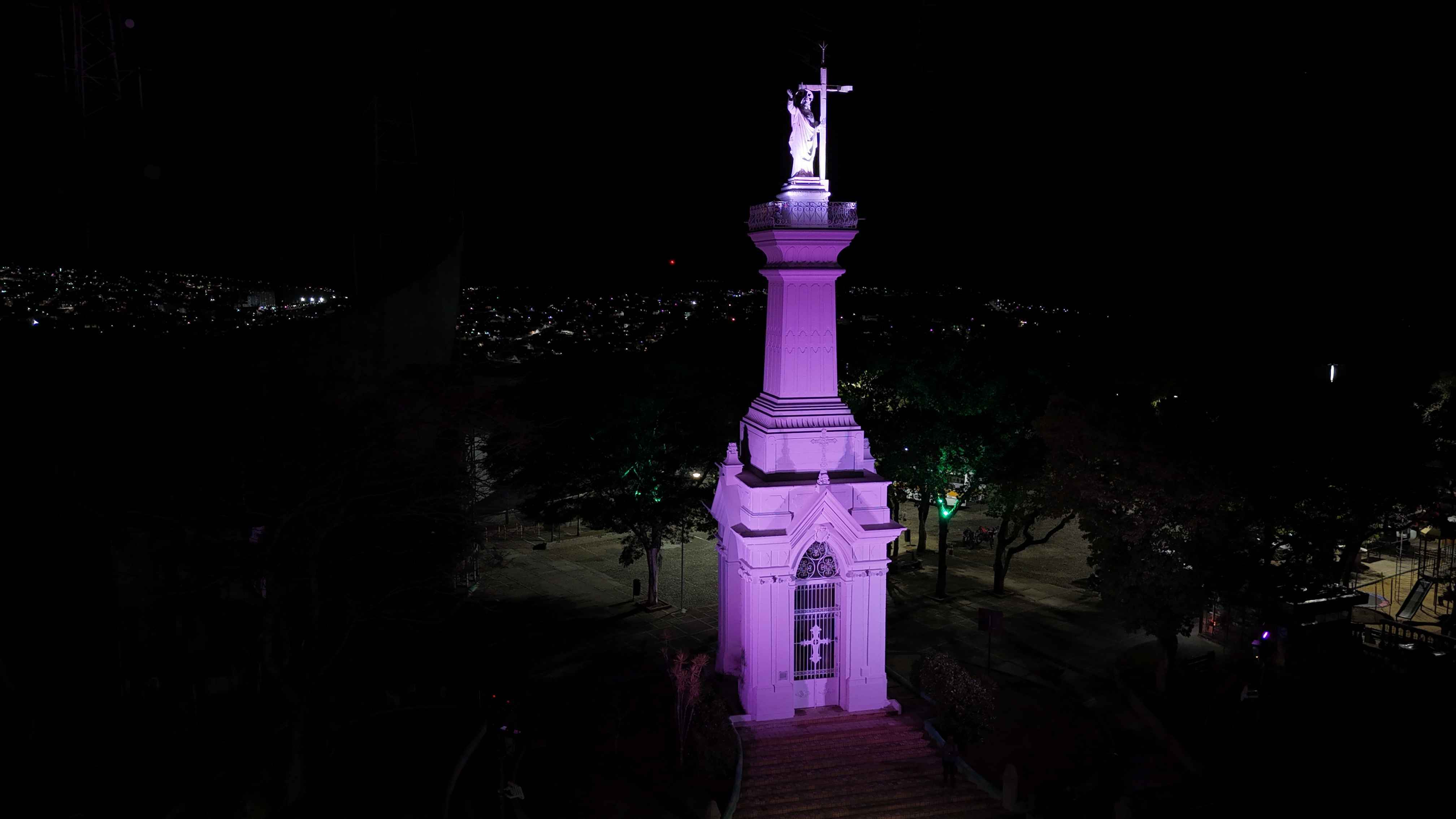 Portal de Not&iacute;cias PJF | Agosto Lil�s: ilumina��o especial refor�a apoio � campanha pelo fim da viol�ncia contra a mulher - EMPAV | 12/8/2026
