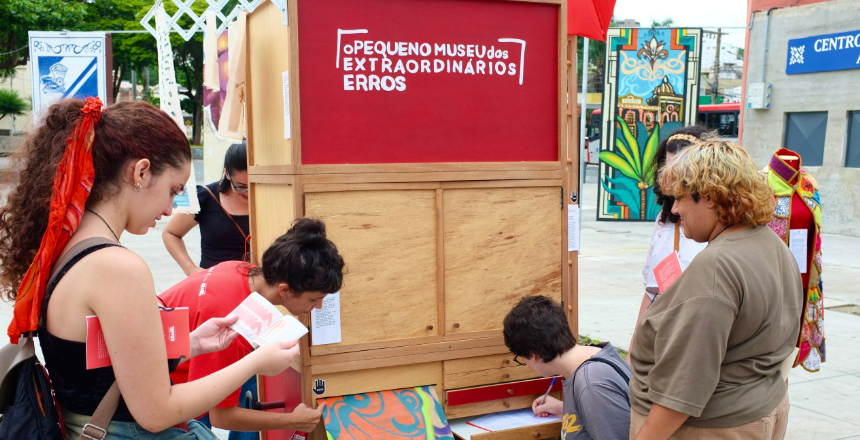 Portal de Not&iacute;cias PJF | Pequeno Museu dos Extraordin�rios Erros realiza segunda circula��o por espa�os p�blicos de Juiz de Fora - FUNALFA | 21/8/2026