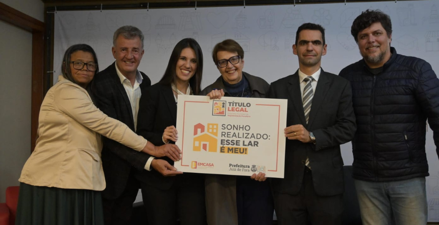 Portal de Not&iacute;cias PJF | T�tulo Legal: Sonho da casa regularizada se torna realidade para 57 fam�lias da Vila dos Sonhos - SEDUPP | 29/6/2026